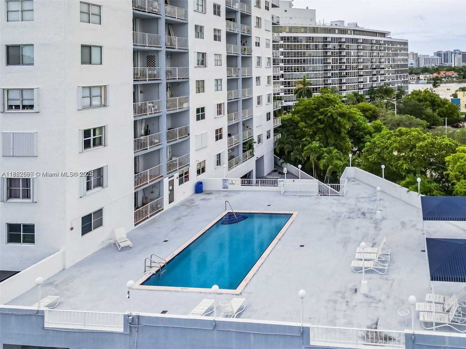 Small Image of 6900 BAY DR #11F, Miami Beach Number 25