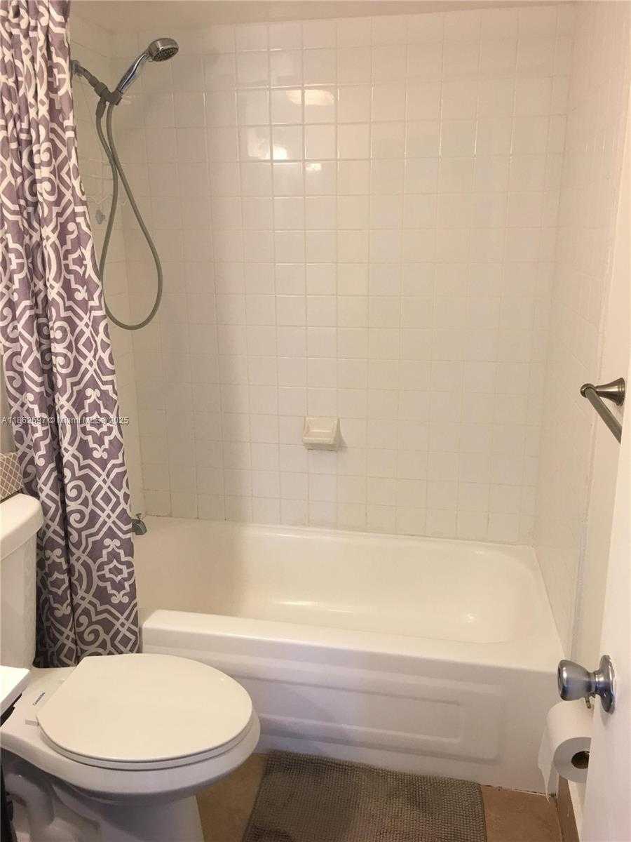 Small Image of 1035 WEST AVE #302, Miami Beach Number 16