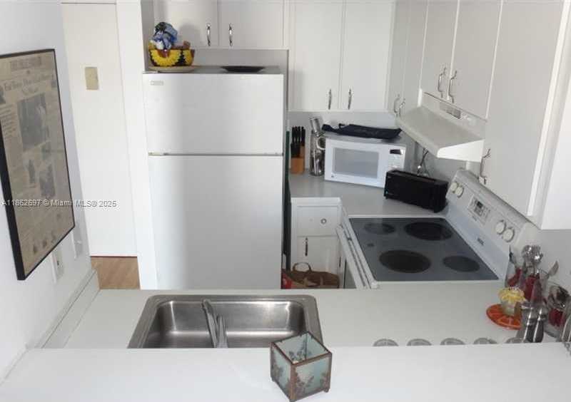Small Image of 1035 WEST AVE #302, Miami Beach Number 7
