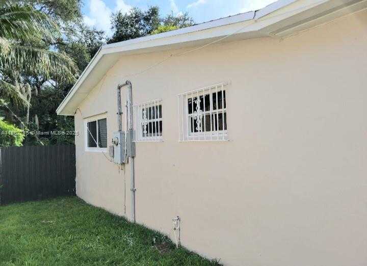 Small Image of 900 NORTH EAST 154TH ST, Miami Number 12