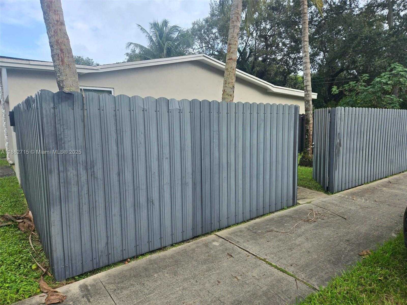 Small Image of 900 NORTH EAST 154TH ST, Miami Number 15