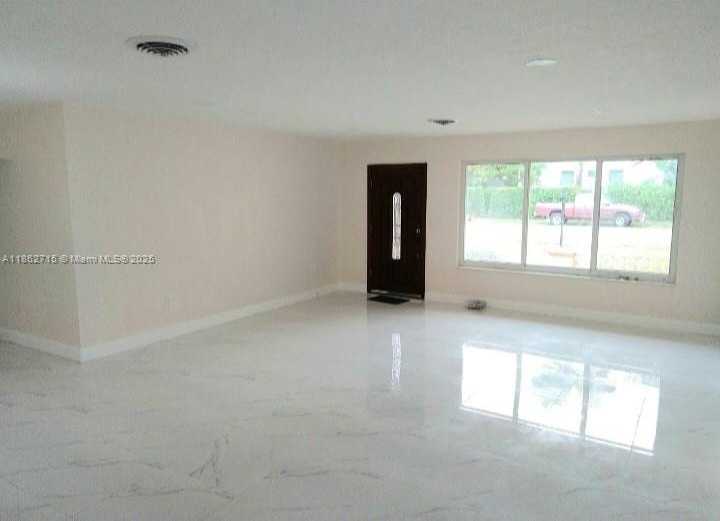 Small Image of 900 NORTH EAST 154TH ST, Miami Number 3