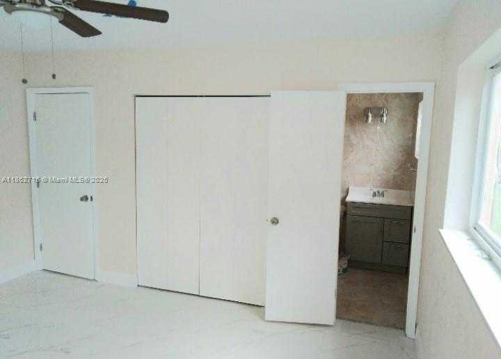 Small Image of 900 NORTH EAST 154TH ST, Miami Number 5