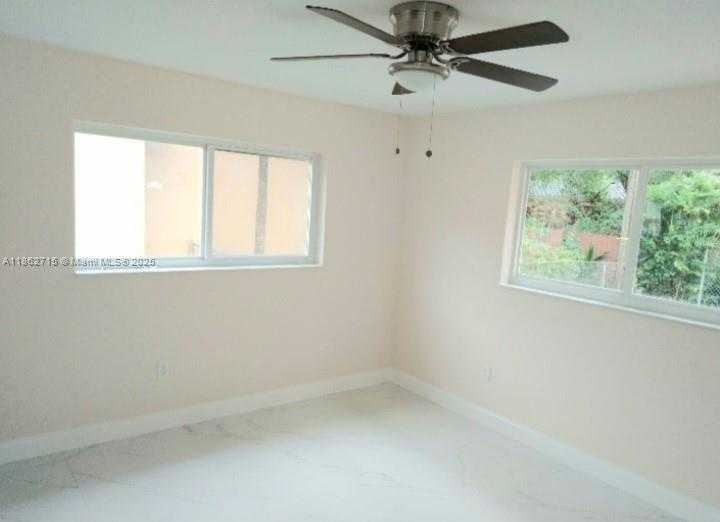 Small Image of 900 NORTH EAST 154TH ST, Miami Number 6