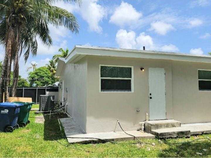 Small Image of 900 NORTH EAST 154TH ST, Miami Number 9