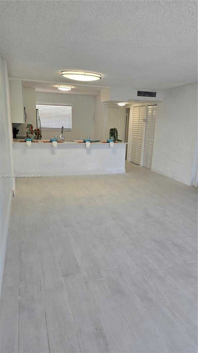Small Image of 7900 TATUM WATERWAY DR #106, Miami Beach Number 11