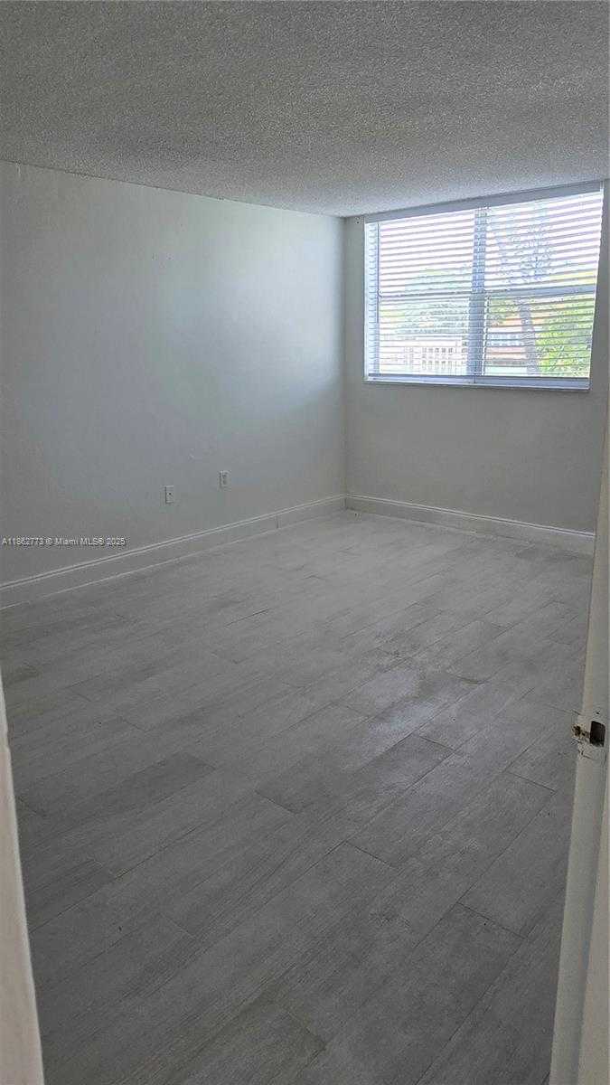 Small Image of 7900 TATUM WATERWAY DR #106, Miami Beach Number 12