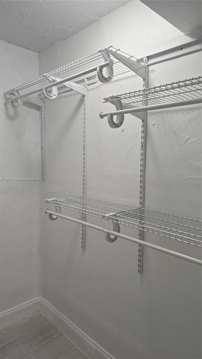 Small Image of 7900 TATUM WATERWAY DR #106, Miami Beach Number 13