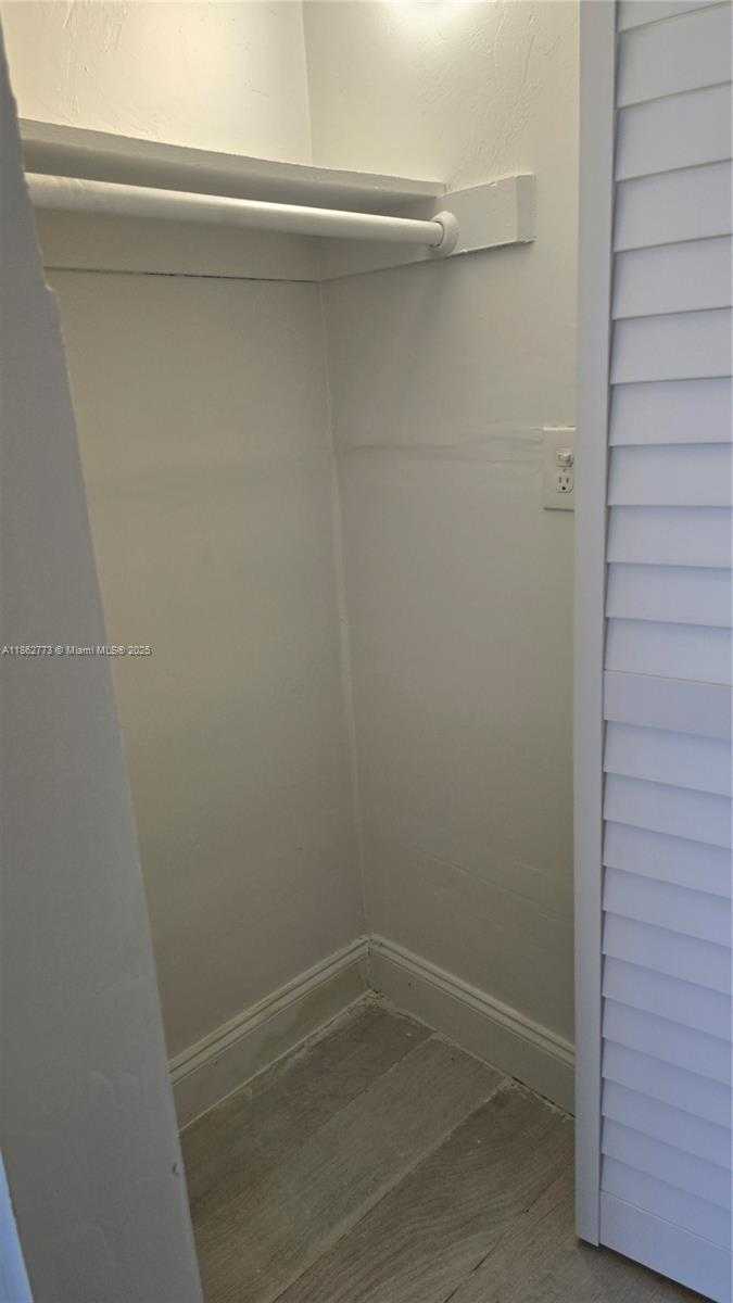 Small Image of 7900 TATUM WATERWAY DR #106, Miami Beach Number 14