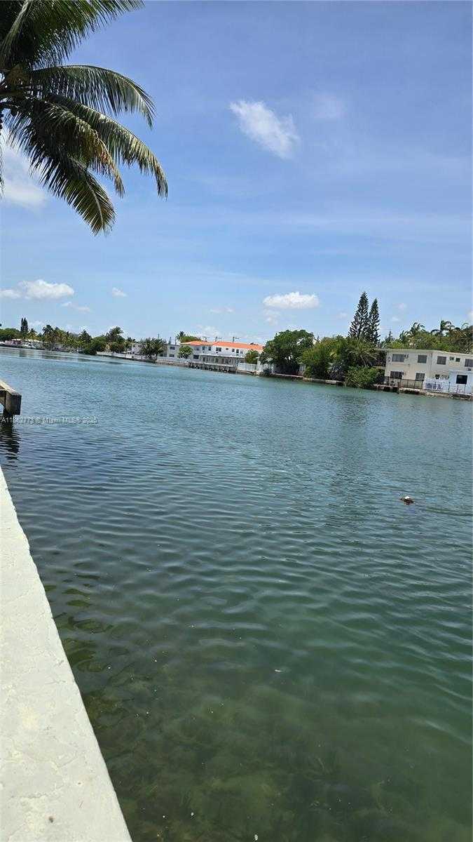 Small Image of 7900 TATUM WATERWAY DR #106, Miami Beach Number 19