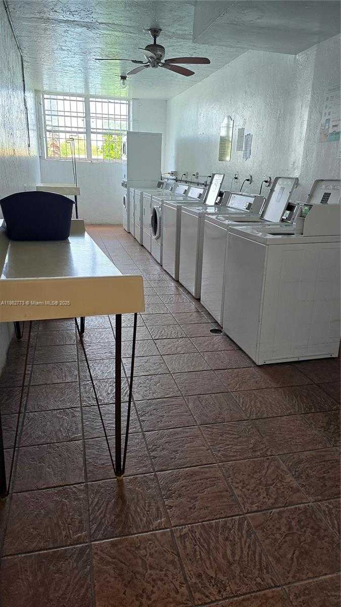 Small Image of 7900 TATUM WATERWAY DR #106, Miami Beach Number 20