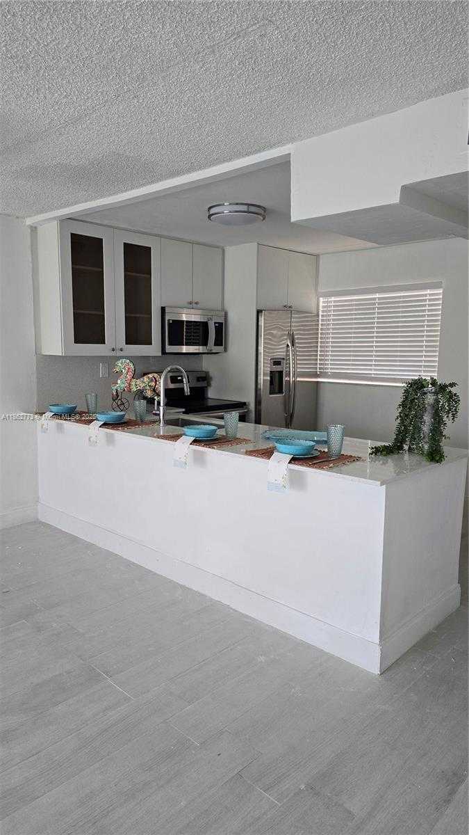 Small Image of 7900 TATUM WATERWAY DR #106, Miami Beach Number 5
