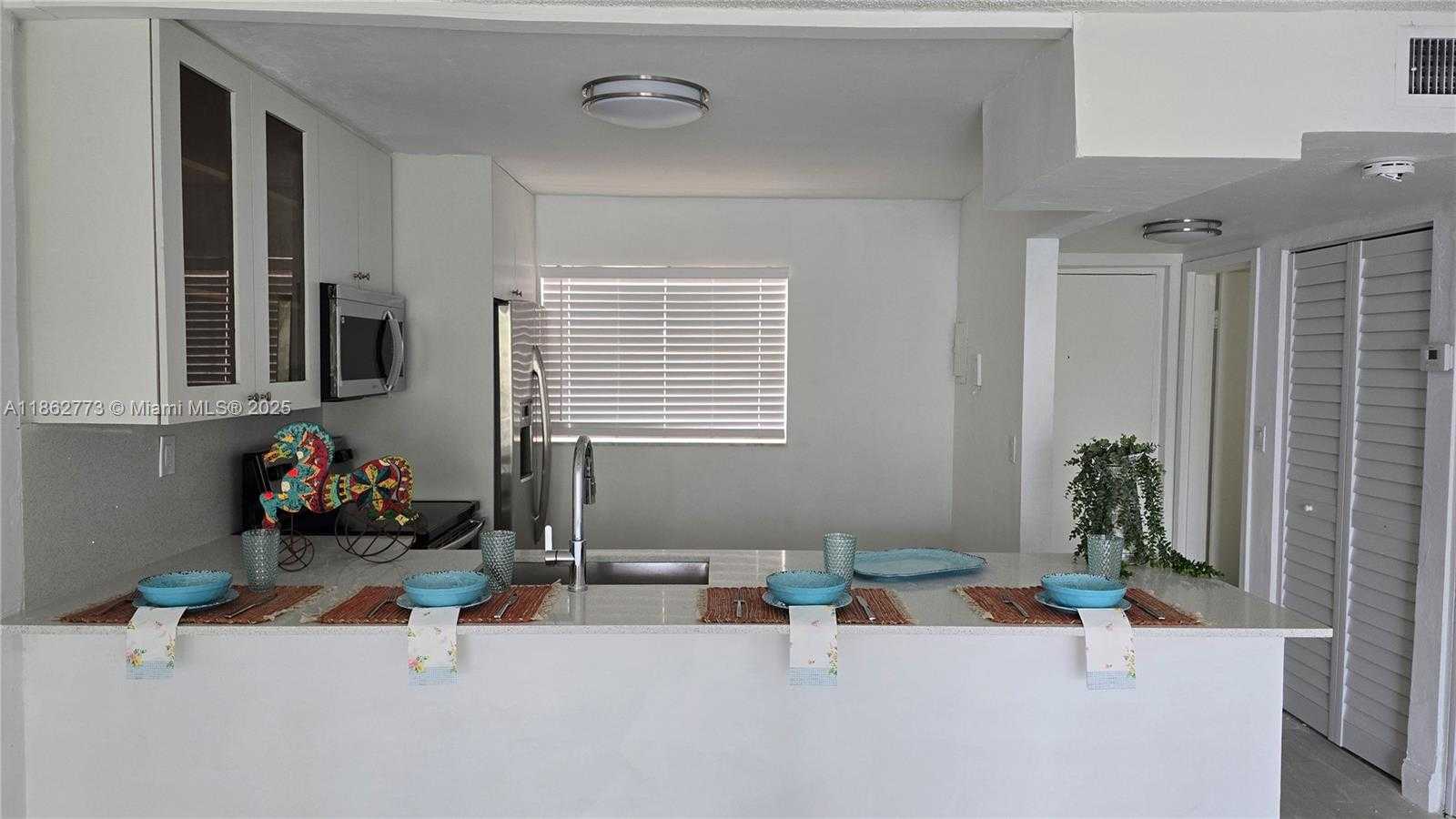 Small Image of 7900 TATUM WATERWAY DR #106, Miami Beach Number 6