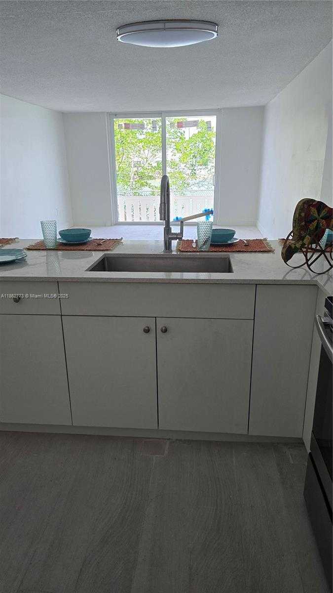 Small Image of 7900 TATUM WATERWAY DR #106, Miami Beach Number 7