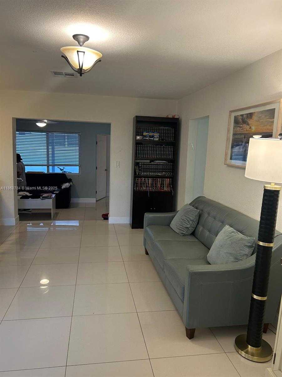 Small Image of 523 SOUTH 16TH AVE, Hollywood Number 18