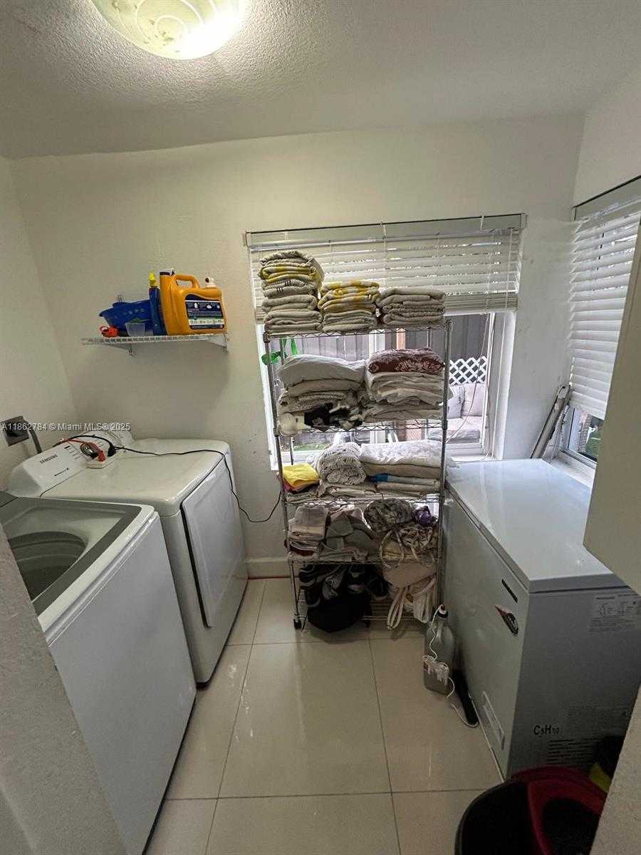 Small Image of 523 SOUTH 16TH AVE, Hollywood Number 21