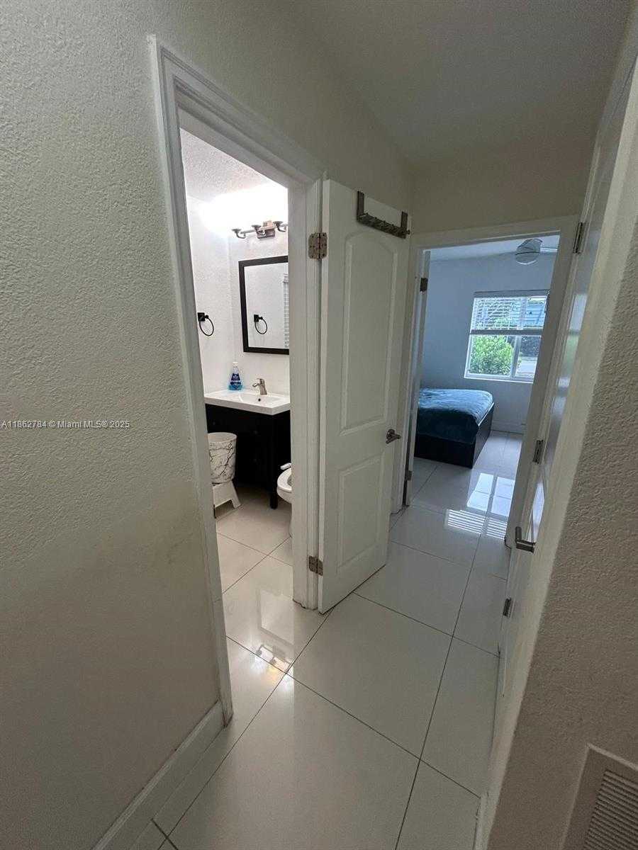 Small Image of 523 SOUTH 16TH AVE, Hollywood Number 37