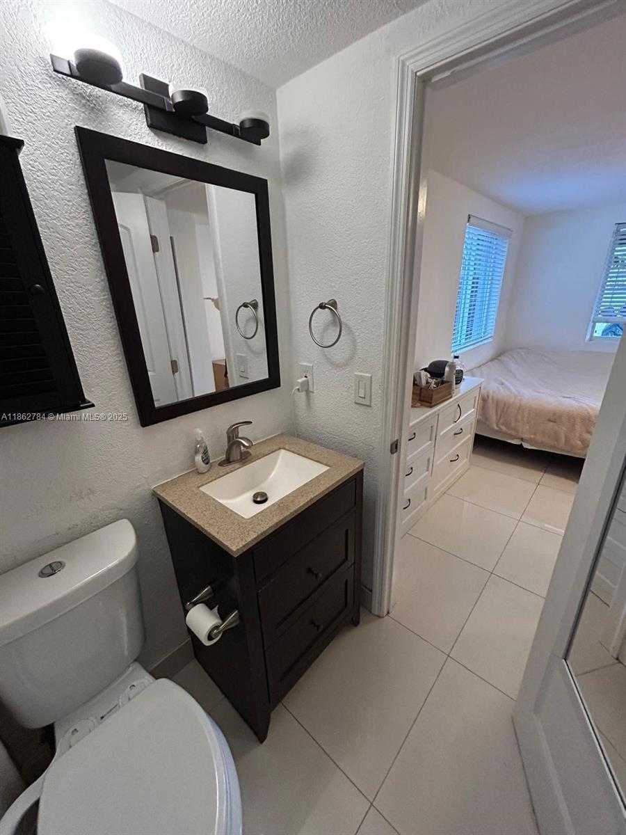 Small Image of 523 SOUTH 16TH AVE, Hollywood Number 44