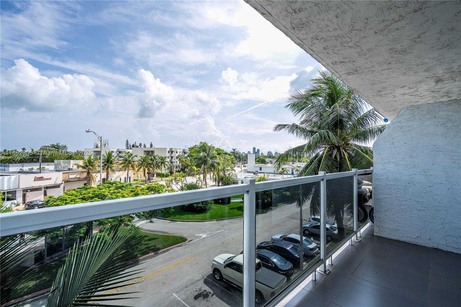Small Image of 1986 BIARRITZ DR #304, Miami Beach Number 11