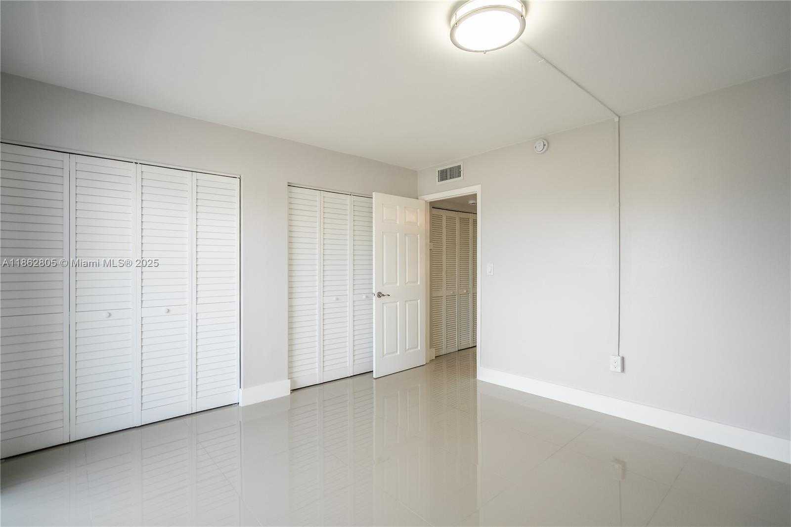 Small Image of 1986 BIARRITZ DR #304, Miami Beach Number 12