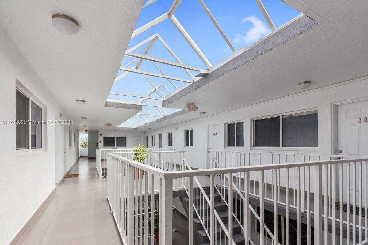 Small Image of 1986 BIARRITZ DR #304, Miami Beach Number 2