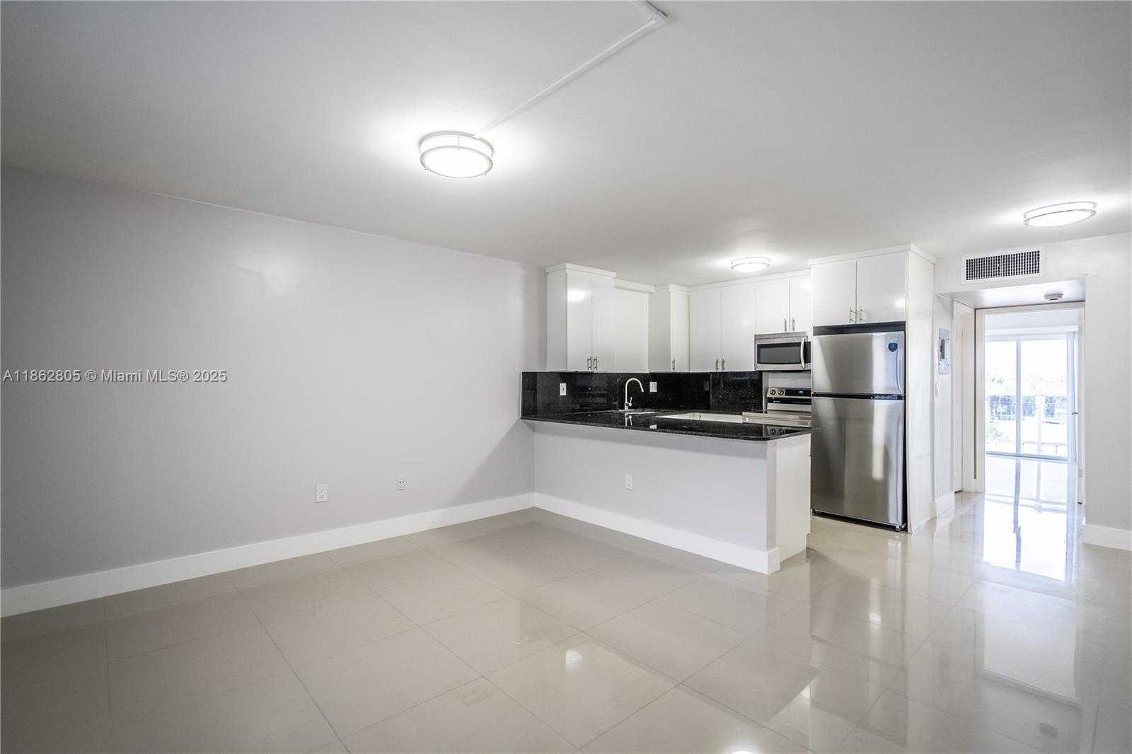Small Image of 1986 BIARRITZ DR #304, Miami Beach Number 3