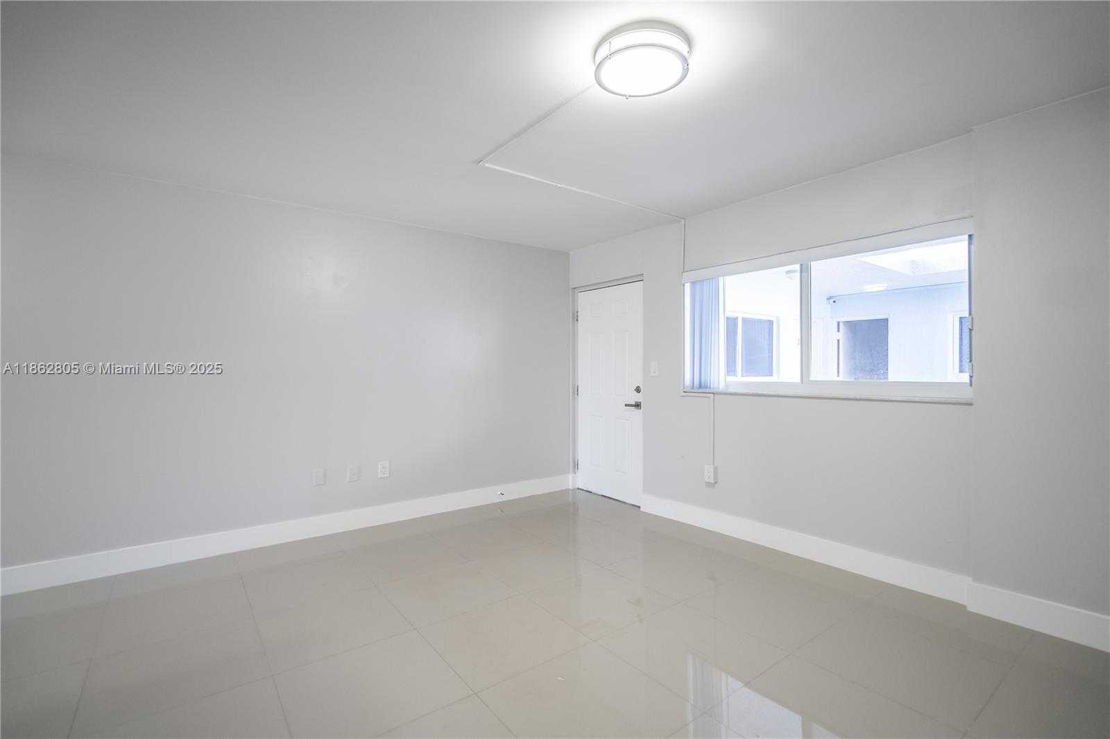 Small Image of 1986 BIARRITZ DR #304, Miami Beach Number 5