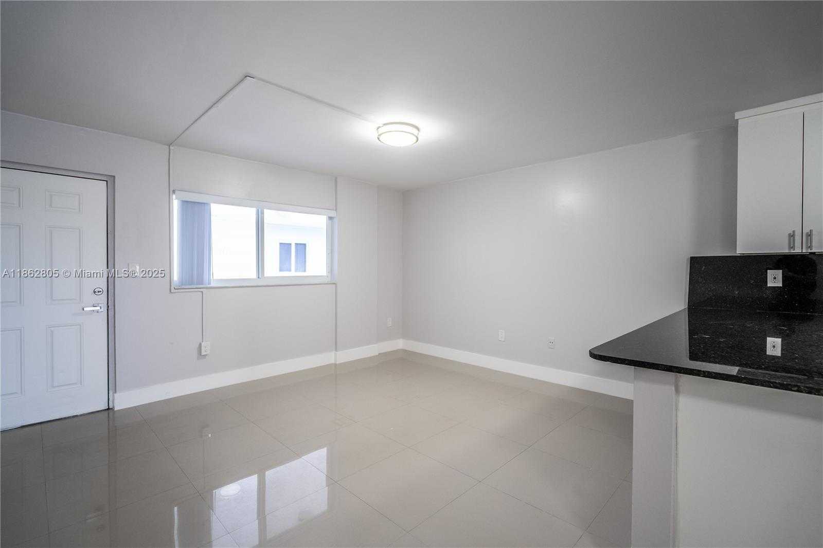 Small Image of 1986 BIARRITZ DR #304, Miami Beach Number 6