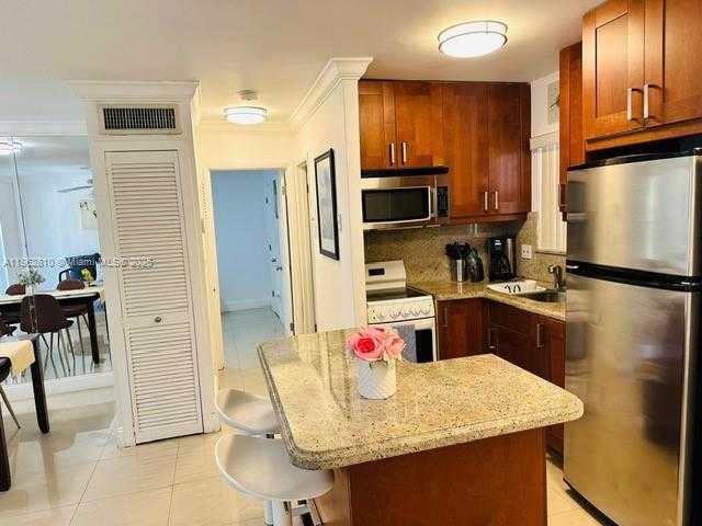 Small Image of 251 172ND ST #302, Sunny Isles Beach Number 4
