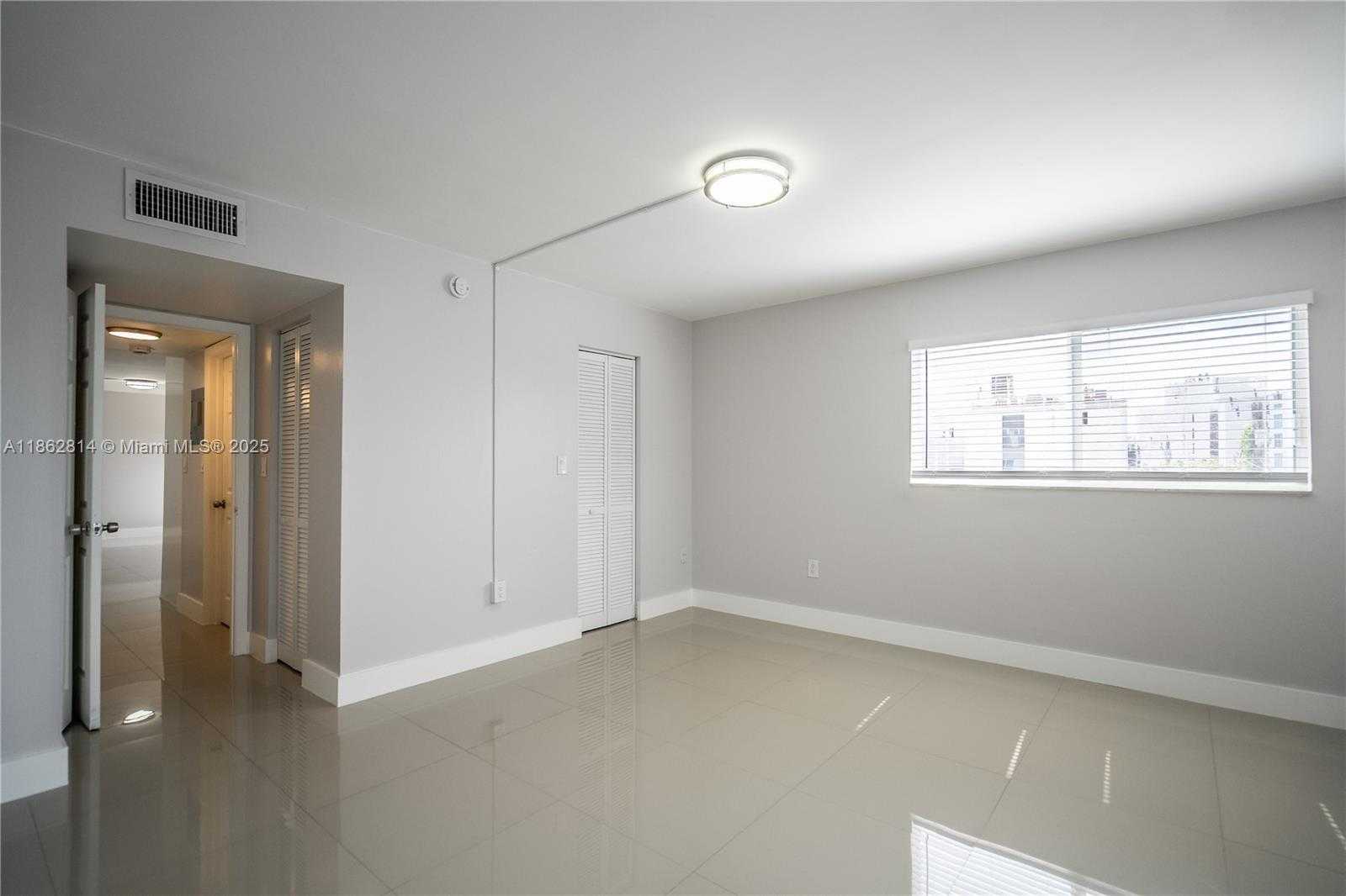 Small Image of 1986 BIARRITZ DR #306, Miami Beach Number 10