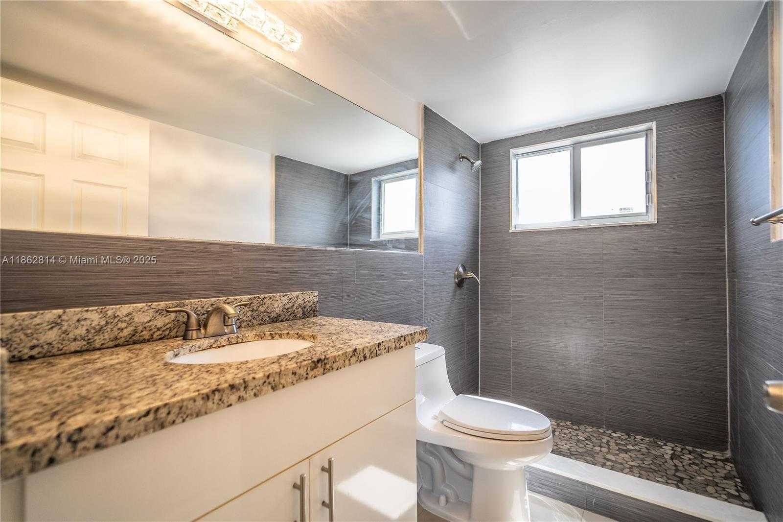 Small Image of 1986 BIARRITZ DR #306, Miami Beach Number 13