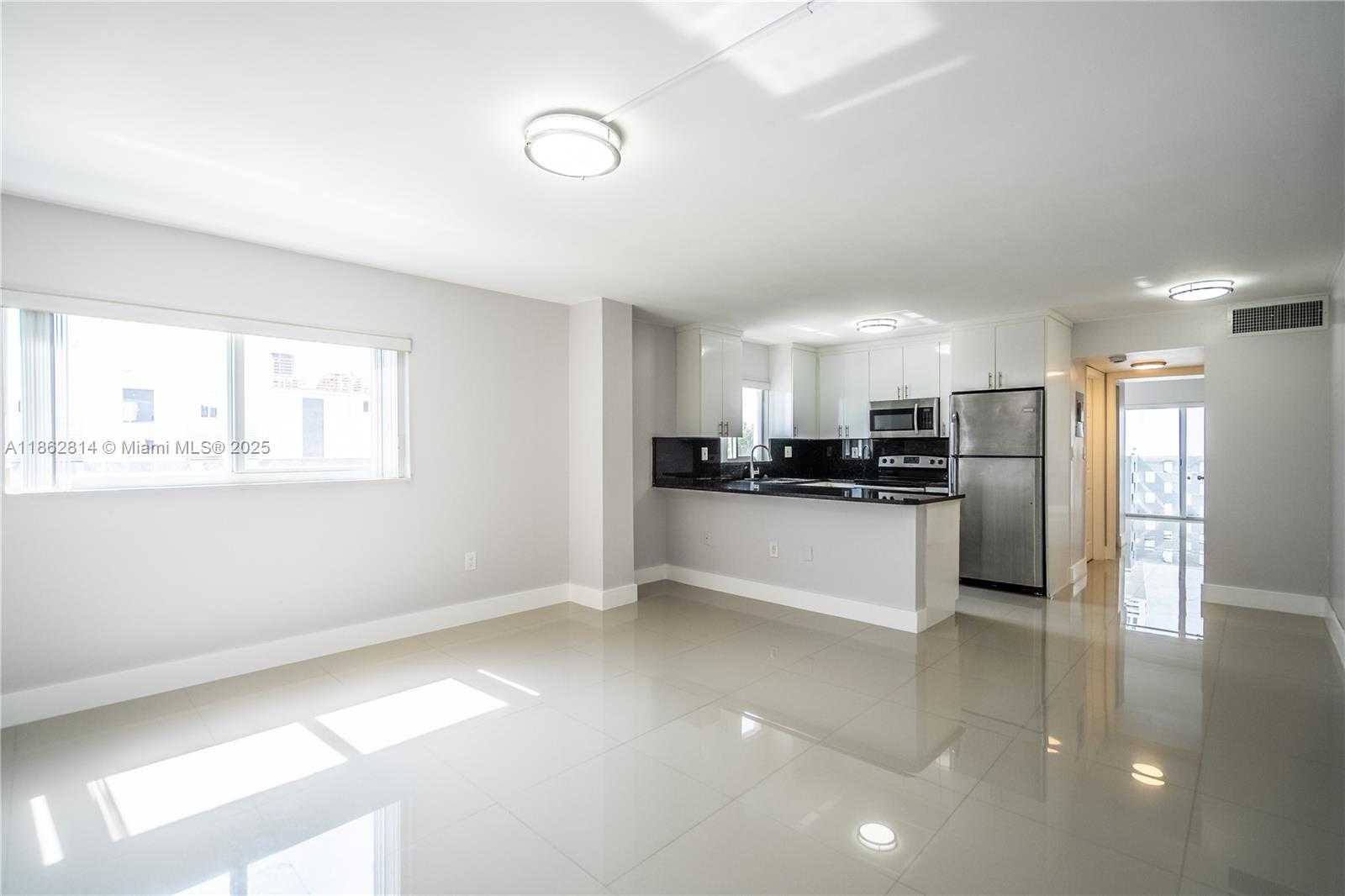 Small Image of 1986 BIARRITZ DR #306, Miami Beach Number 3