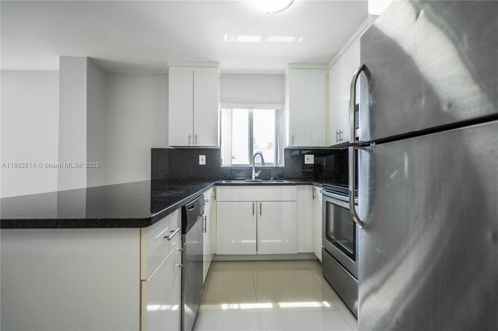 Small Image of 1986 BIARRITZ DR #306, Miami Beach Number 6