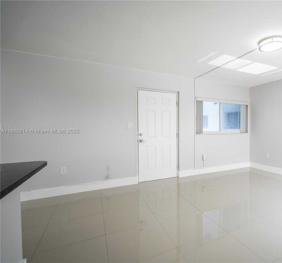 Small Image of 1986 BIARRITZ DR #306, Miami Beach Number 7