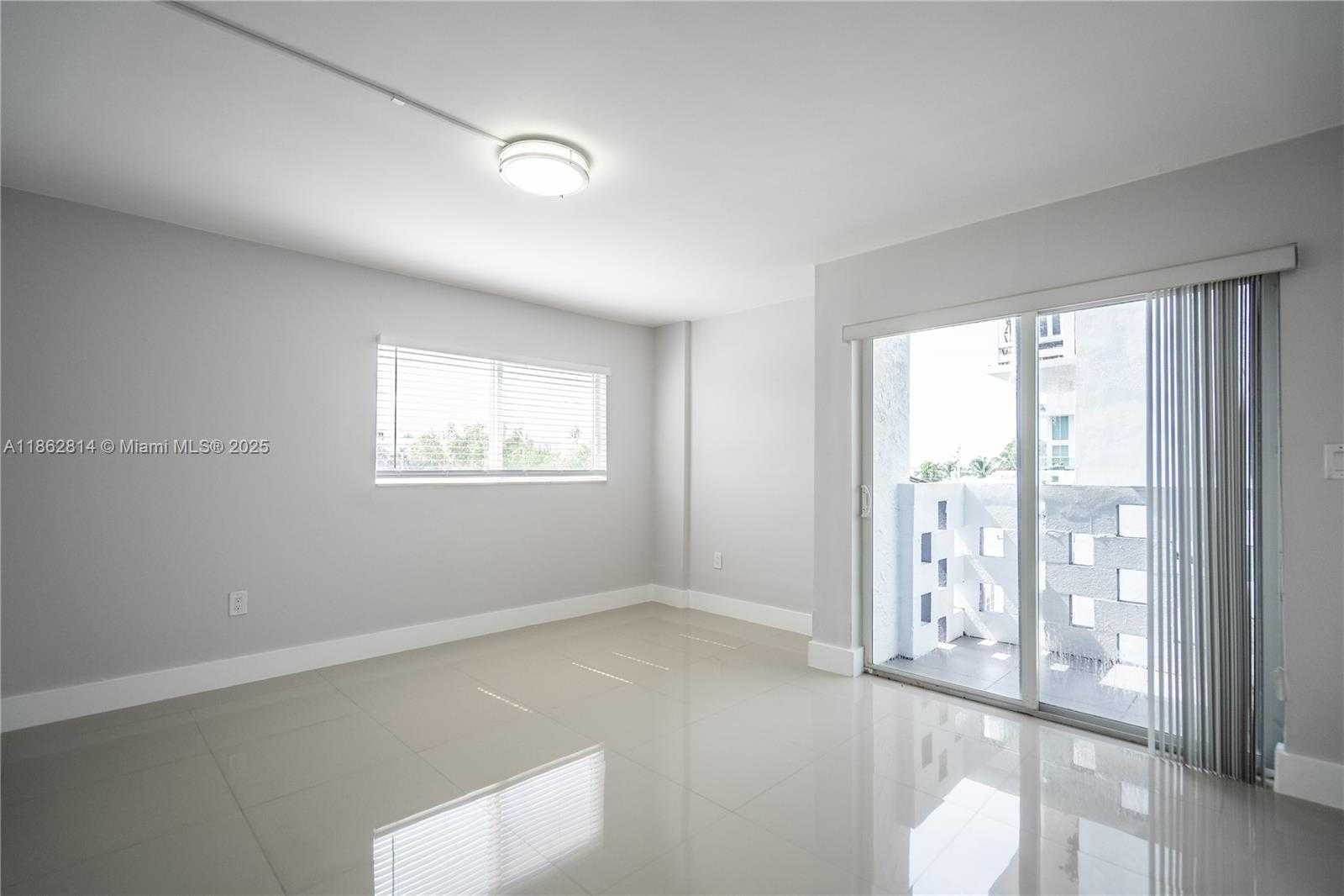 Small Image of 1986 BIARRITZ DR #306, Miami Beach Number 8