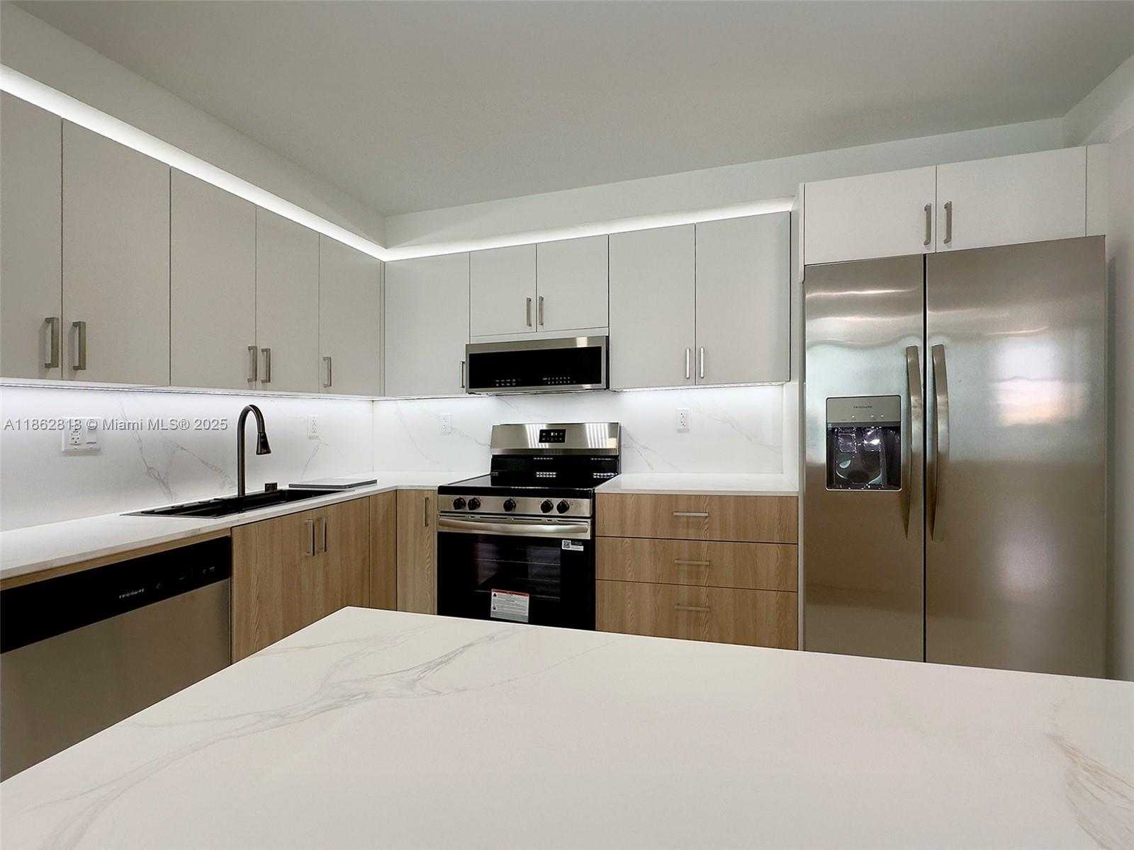 Small Image of 18151 NORTH EAST 31ST CT #904, Aventura Number 3