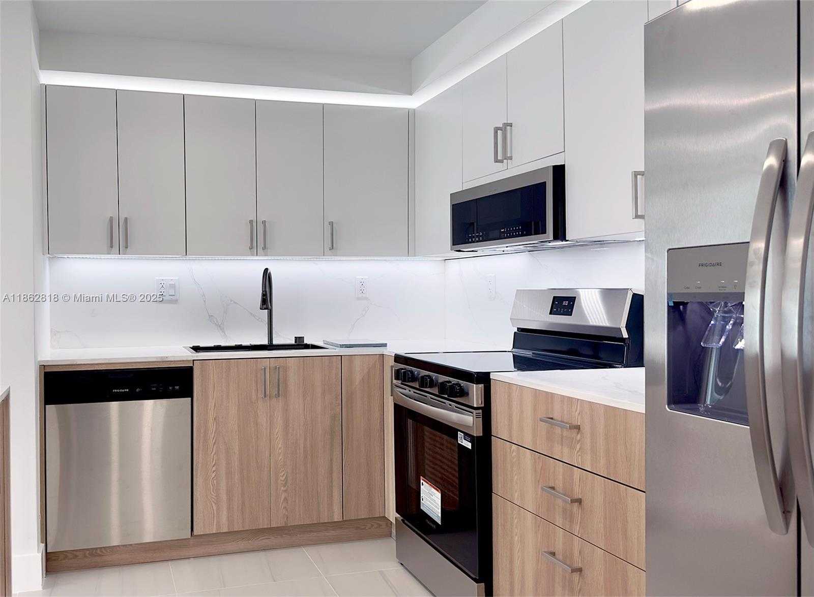 Small Image of 18151 NORTH EAST 31ST CT #904, Aventura Number 5