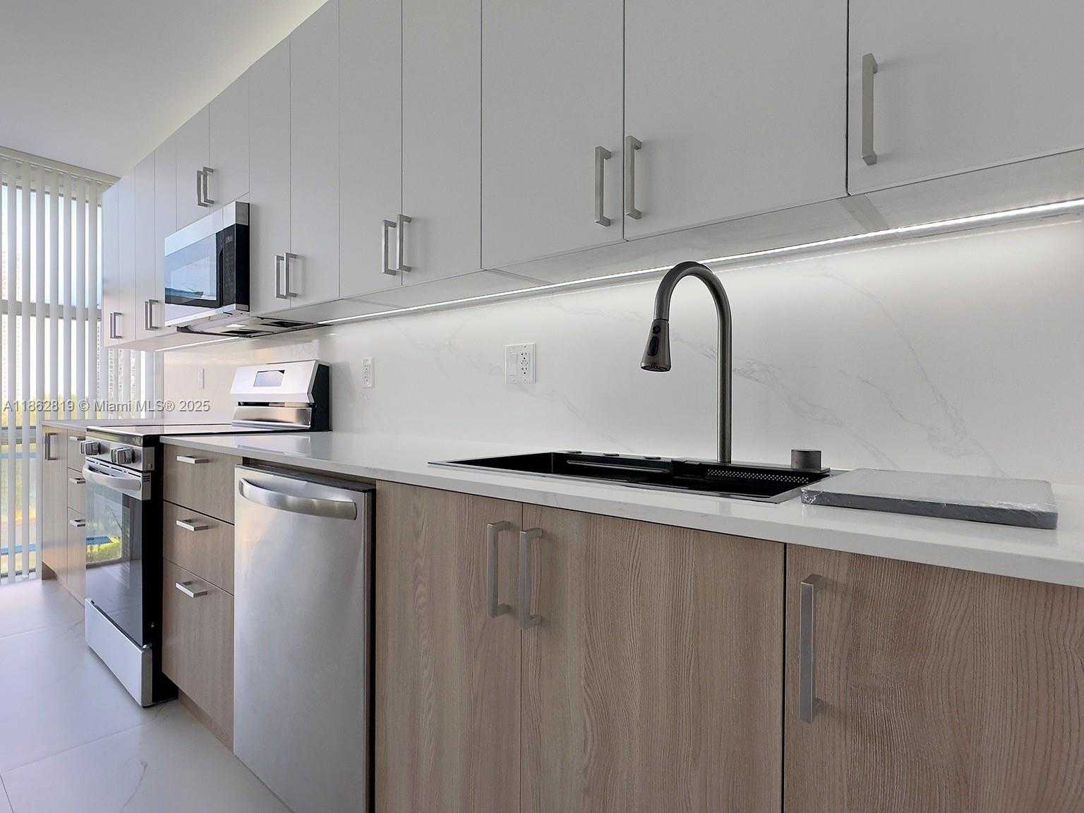 Small Image of 18181 NORTH EAST 31ST CT #505, Aventura Number 6