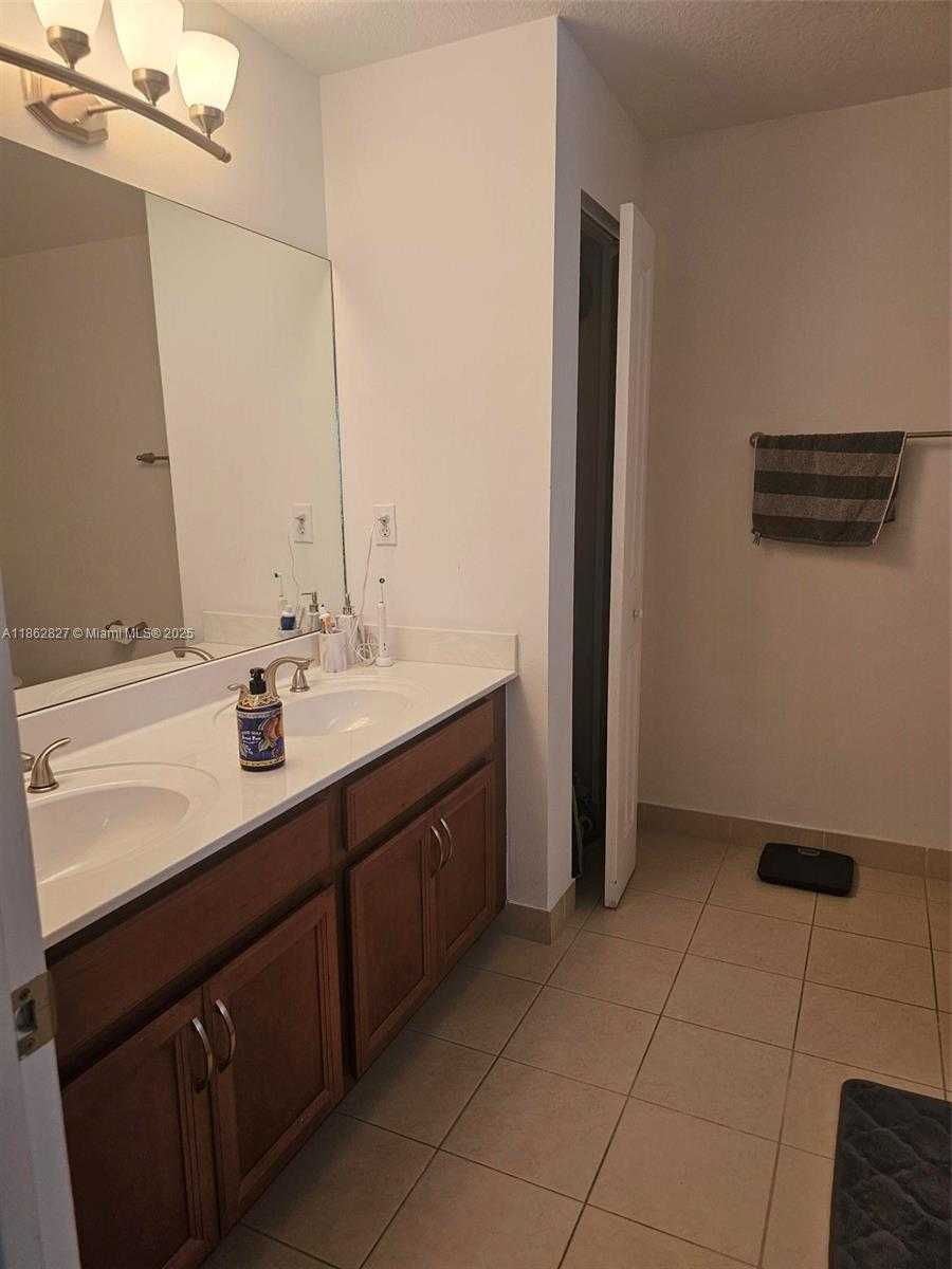 Small Image of 362 NORTH EAST 194TH #362, Aventura Number 12