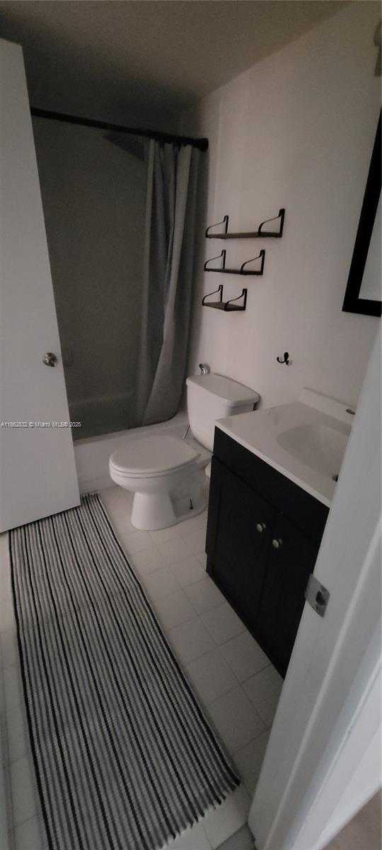 Small Image of 18840 NORTH WEST 57 AVE #205, Hialeah Number 4