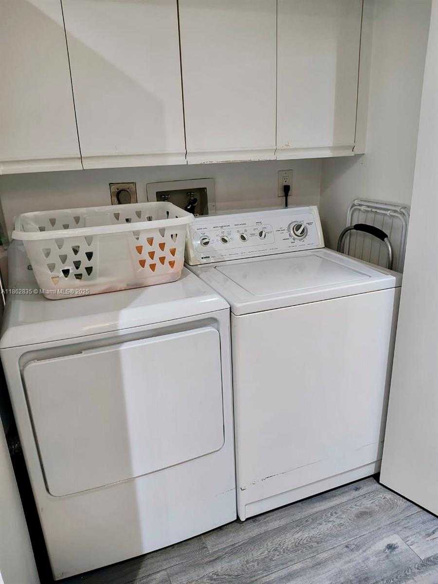 Small Image of 20281 EAST COUNTRY CLUB DR #2405, Aventura Number 14