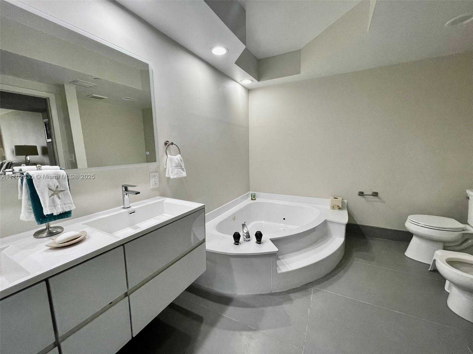 Small Image of 20281 EAST COUNTRY CLUB DR #2405, Aventura Number 21