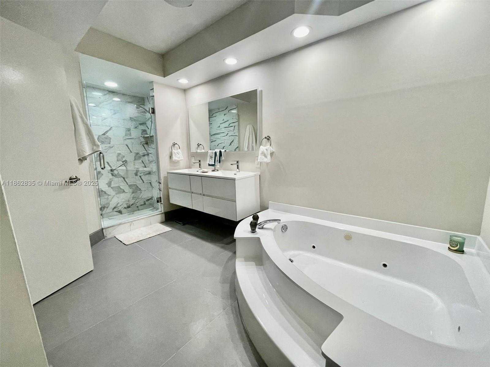 Small Image of 20281 EAST COUNTRY CLUB DR #2405, Aventura Number 23