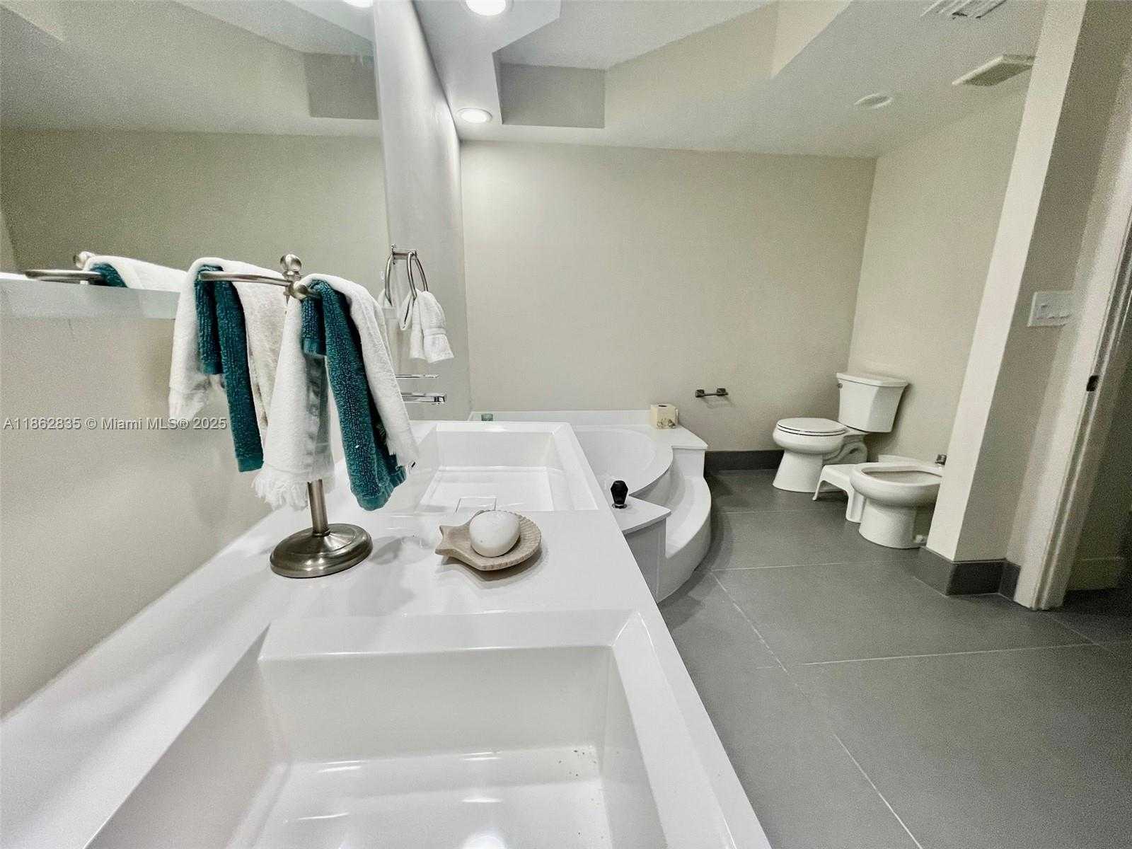 Small Image of 20281 EAST COUNTRY CLUB DR #2405, Aventura Number 24