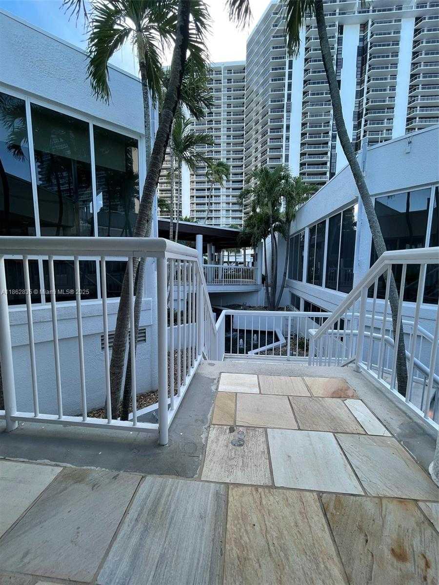Small Image of 20281 EAST COUNTRY CLUB DR #2405, Aventura Number 56