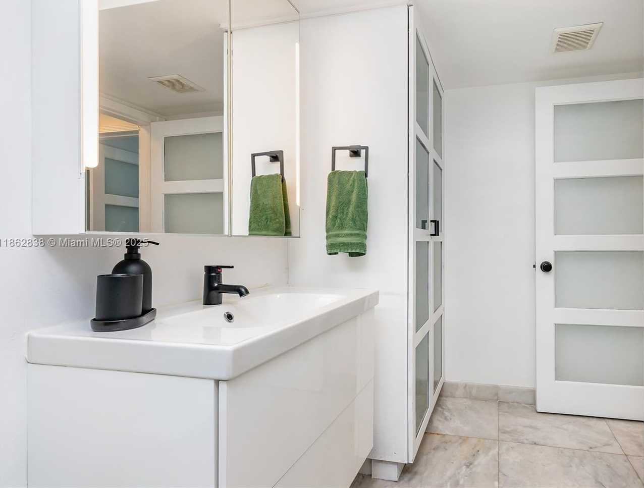 Small Image of 195 SUNRISE DR #1, Key Biscayne Number 20