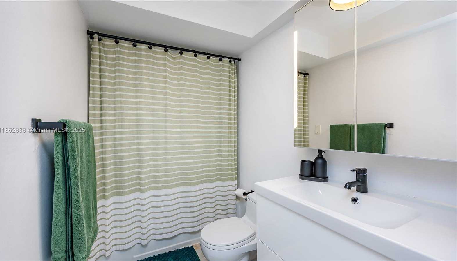 Small Image of 195 SUNRISE DR #1, Key Biscayne Number 22
