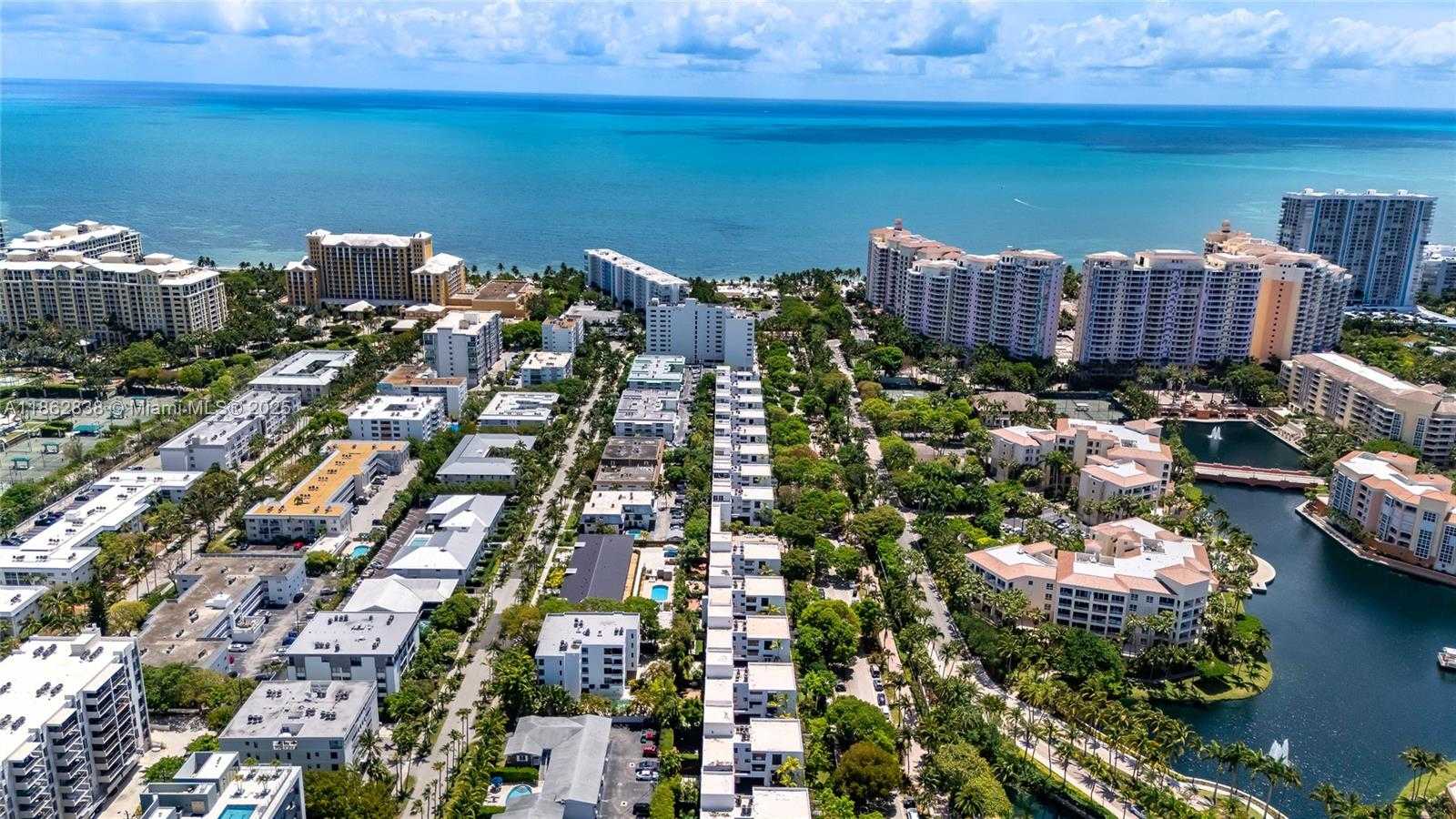 Small Image of 195 SUNRISE DR #1, Key Biscayne Number 31