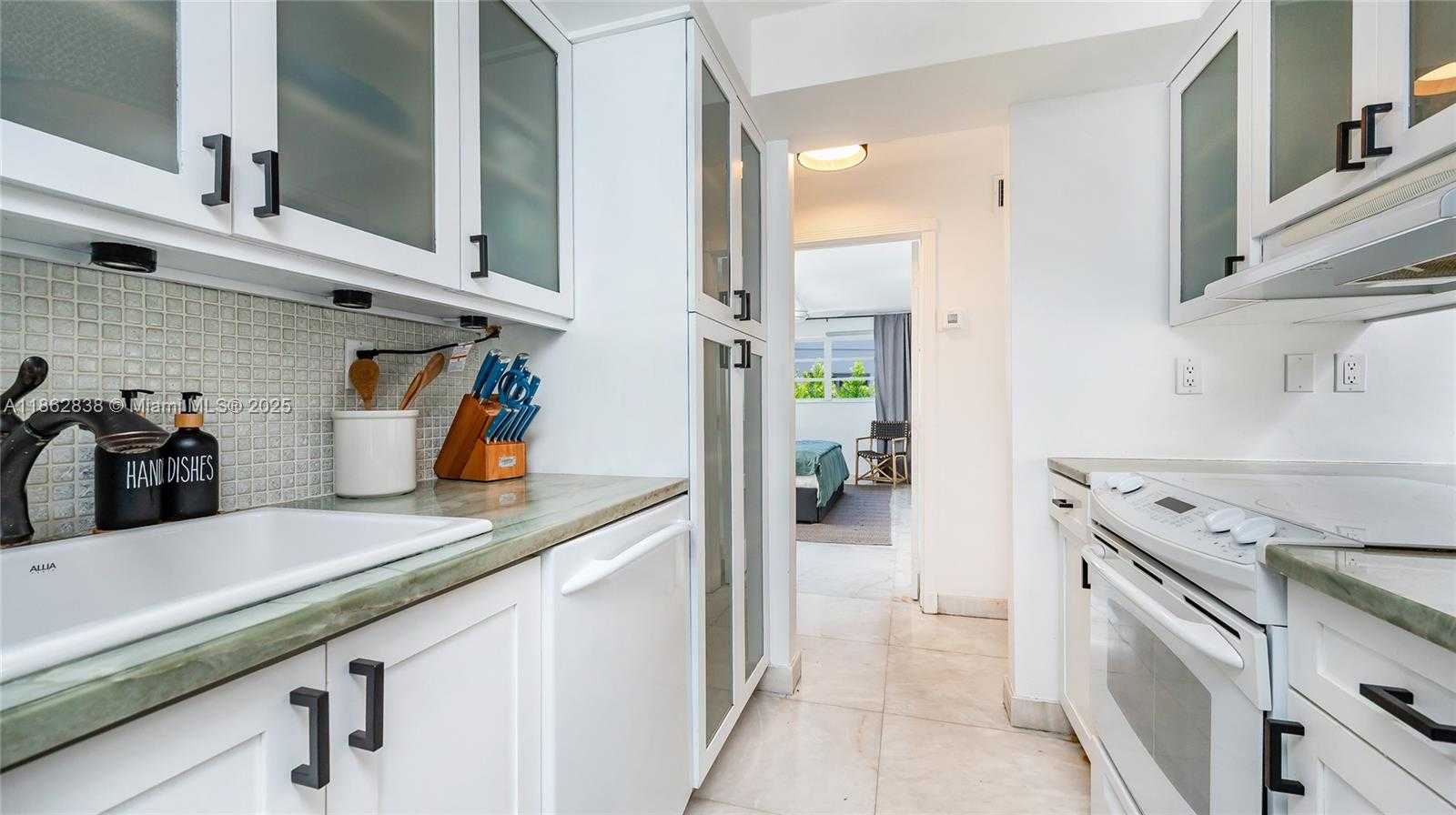 Small Image of 195 SUNRISE DR #1, Key Biscayne Number 6