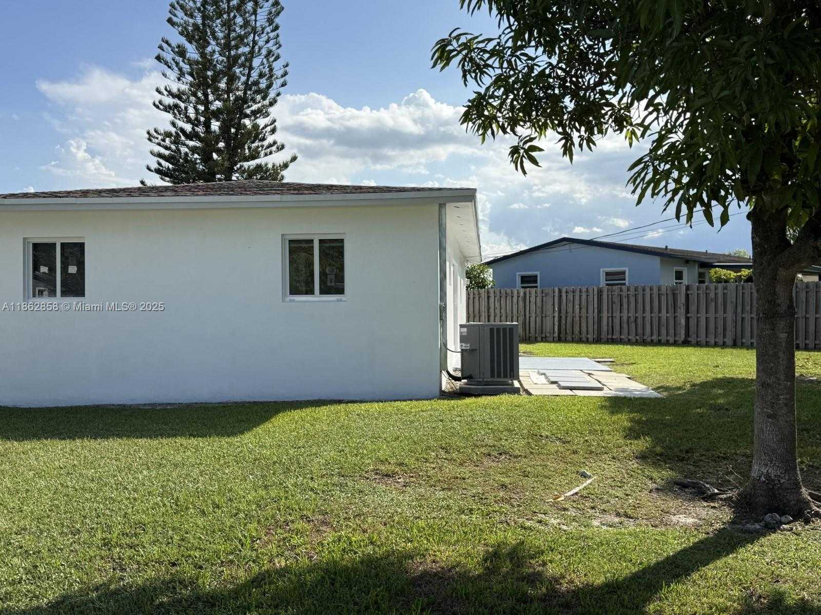 Small Image of 11805 SOUTH WEST 185TH ST, Miami Number 2